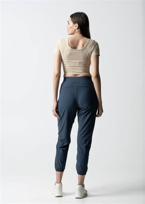 Shop STRCH Women Everyday basic crop top - Beige