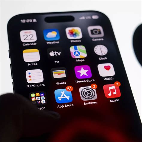 Apple issues urgent warning to users as porn app is made available on ...