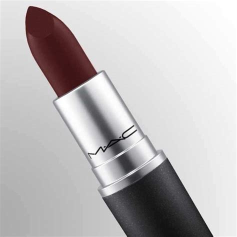 Shama Sikander’s oxblood lips are beauty goals | Femina.in