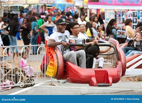 Family Rides Scrambler Carnival Ride at Atlanta Fair Editorial Stock ...