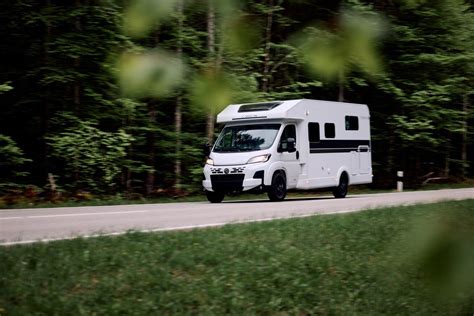Rimor sublime l’intérieur de ses camping-cars d’accès Kilig ...
