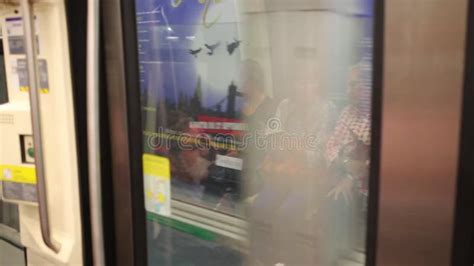 Local Train Closed-Door 的图像结果