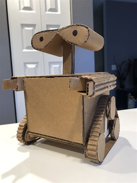 DIY Cardboard Box Robot 的图像结果