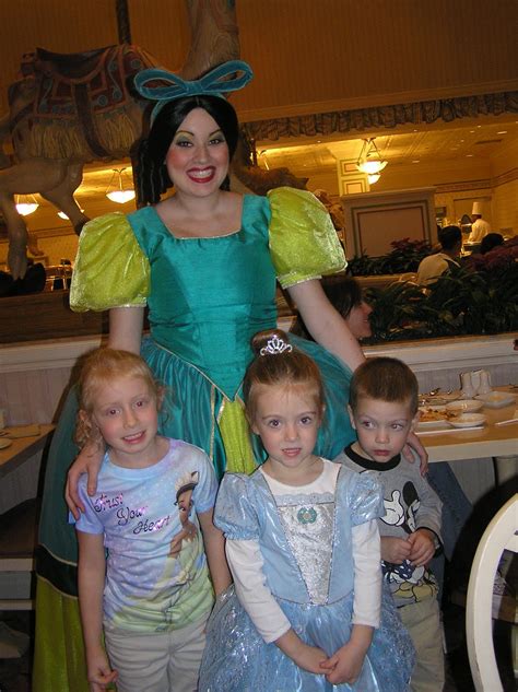 Disney Character Collection: 1900 Park Fare Character Dinner