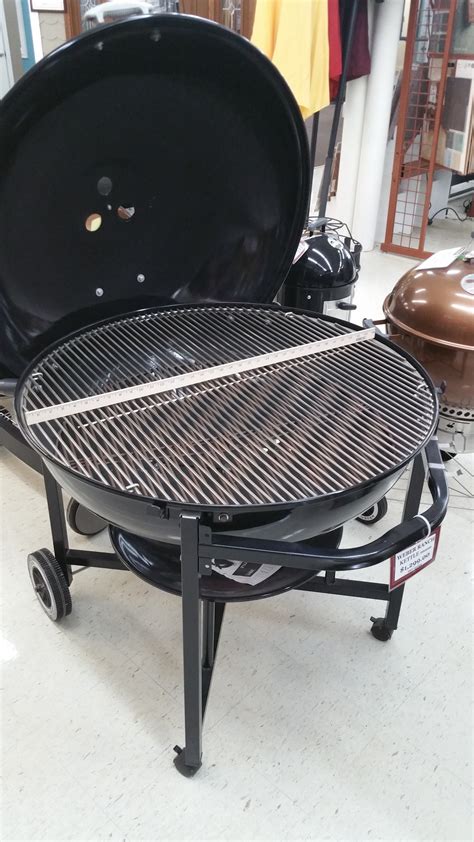 Spacious Ranch Kettle Charcoal Grill