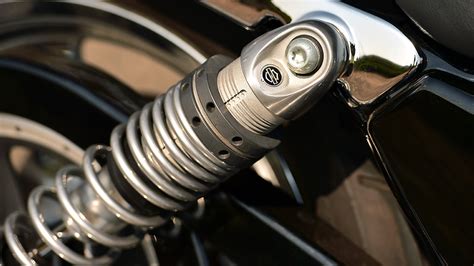 Harley-Davidson 1200 Custom 2016 STD Bike Photos - Overdrive