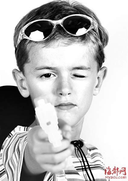 眼睛被玩具枪射中不敢说 迟处理6岁男孩左眼失明|眼外伤|医生_凤凰资讯