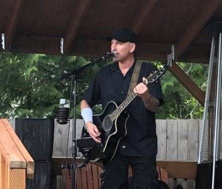 Chris Switzer solo acoustic at the Tracyton Pub, Tracyton Public House ...