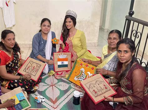 Harnaaz Sandhu meets the courageous group of women from NGO Shakti