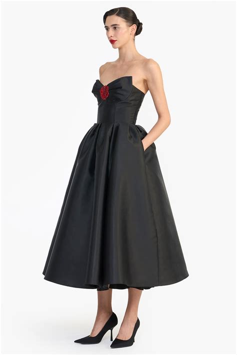 SCULPTED STRAPLESS MIDI – Gauri and Nainika