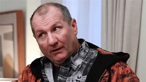 Watch Modern Family Online only on Disney+ ae