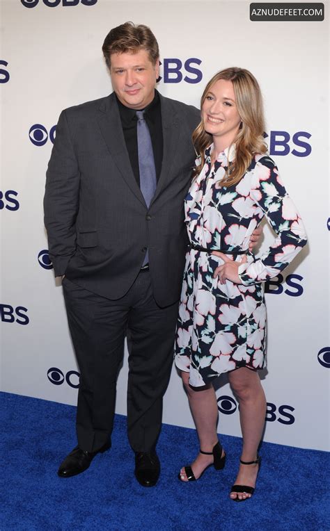 ZOE PERRY Feet - AZNudeFeet