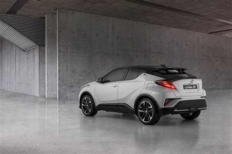 Тойота CHR 2025 новый кузов, цены, комплектации, фото, видео тест-драйв