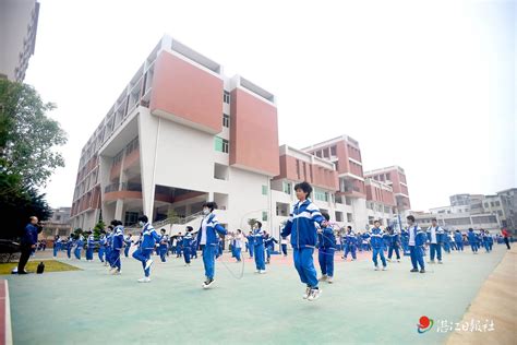 团县委走进霞山小学共度六一儿童节--开化新闻网