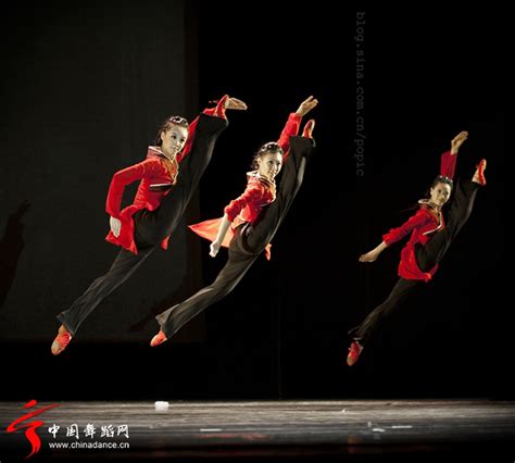 北京舞蹈学院古典舞班基训【腰组合】_哔哩哔哩 (゜-゜)つロ 干杯~-bilibili