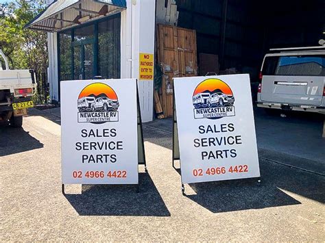 Building Wall Frame Signage 的图像结果