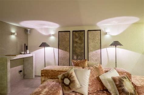 ROOM 230 LUXURY SUITES (Rome) - Guesthouse Reviews, Photos, Rate ...
