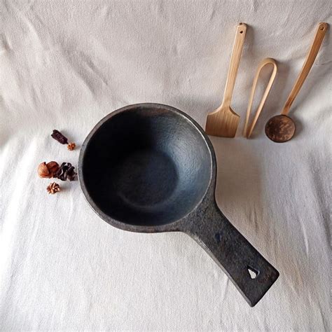 Longpi Black Pottery Deep Frying Pan – Terracotta by Sachii