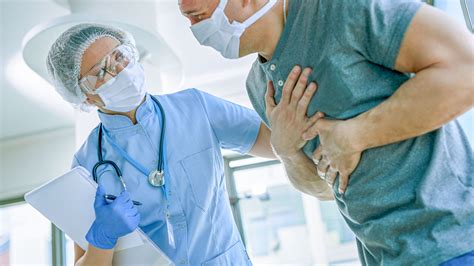 ¿Cuándo ir a urgencias ante un dolor en el pecho? - FCV