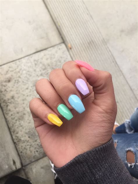 dark nail colors for spring