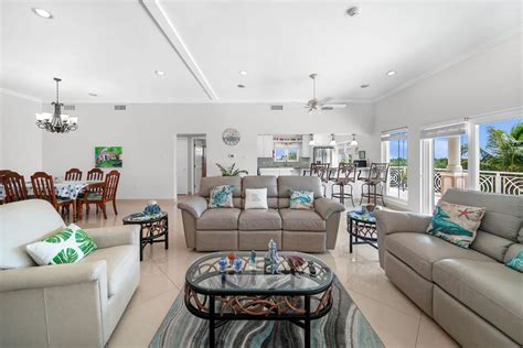 4 Bedroom House for Sale, 1396 Queen's Highway, East End, Grand Cayman ...