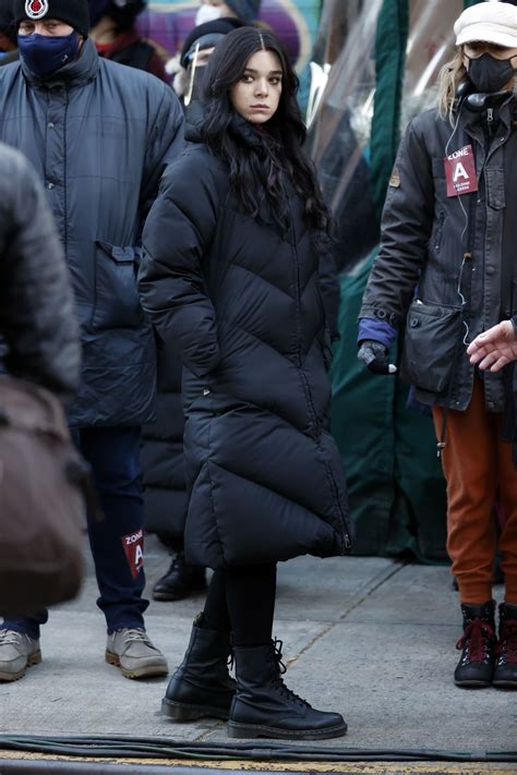 Hailee Steinfeld | Hailee steinfeld, Steinfeld, Down jacket