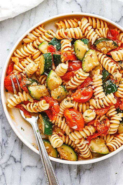 Healthy Tomato Zucchini Pasta Recipe - Easy Vegetarian Pasta Recipe ...