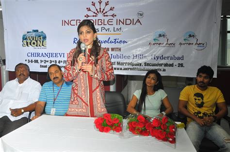 `Incredible India’ staff donates blood Photos