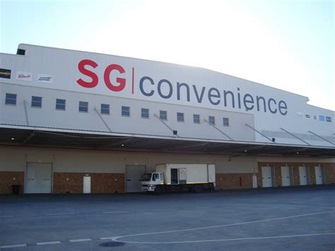 Shop Front Signage Design 的图像结果