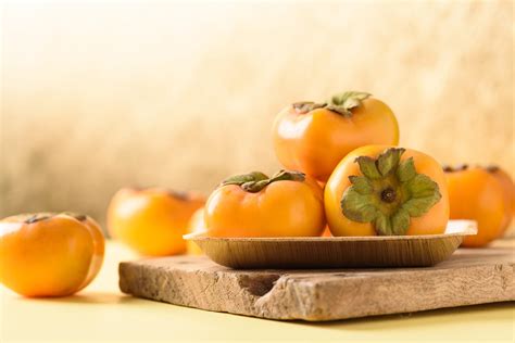 What Are Persimmons and What Do They Taste Like?