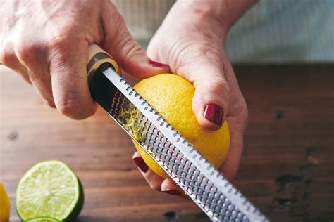 How to Zest Lemons — The Mom 100
