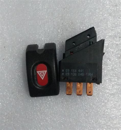S9138045 Hazard Switch Corsa – CarTrends