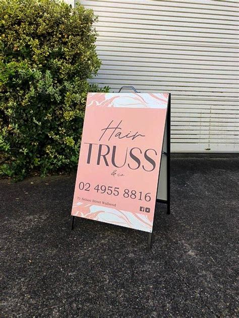 Building Wall Frame Signage 的图像结果