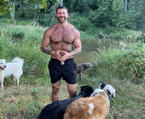 Big hairy muscular hunk who loves dogs coming to Orlando – Bungalower