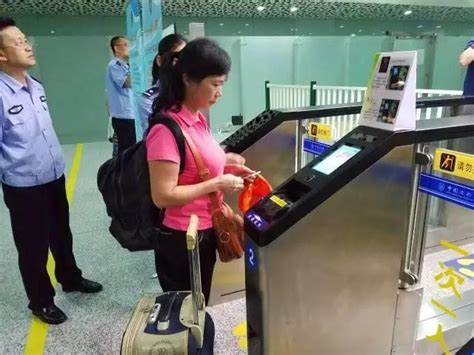太方便了！深圳機場出境自助通道啟用，出境只要5秒鐘 - 每日頭條