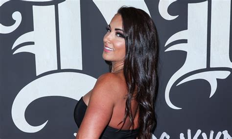 Courtney Tillia, l’insegnante lascia la scuola e sbarca su Onlyfans...