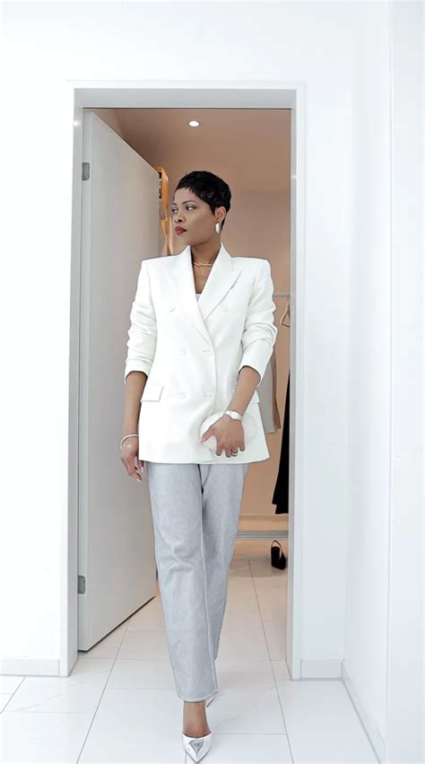 Black and White Business-Casual 的图像结果