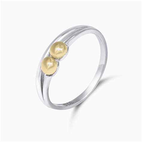 Silver Ring with a Twist: Alluring Finish