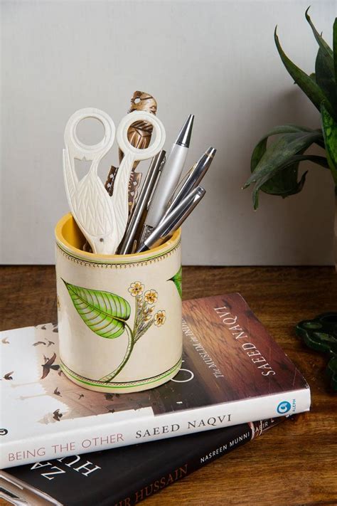 Awoora Leaf Motif Pen Stand – Craft Maestros