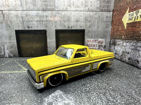 '83 Chevy Silverado · Distribution Diecast64