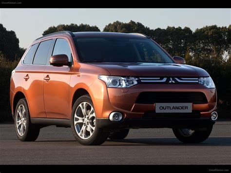 Mitsubishi Outlander 2013 Exotic Car Picture #01 of 2 : Diesel Station