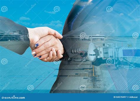 Business Handshake with Aeroplane Background Image 的图像结果