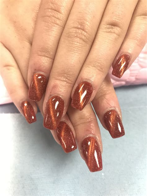 nails cat eye effect