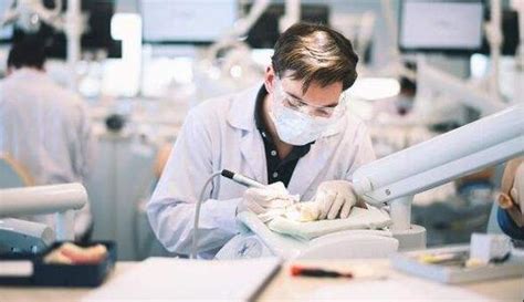 口腔医学专业就业前景分析 口腔医学专业就业方向及前景