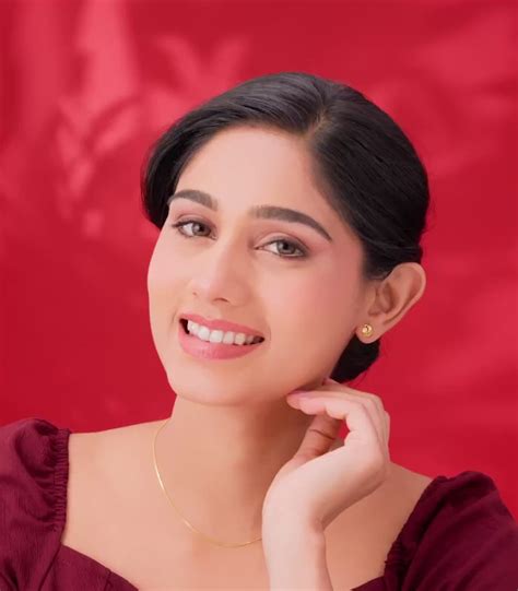 Bloom Petal Gold Tops – P. N. Gadgil & Sons Ltd