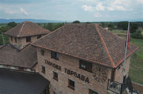 Otac sa sinovima 10 godina gradio Glođovu tvrđavu FOTO/VIDEO - B92