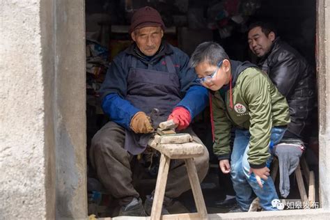 致敬！如皋磨刀老人62年坚守传统技艺，手工磨出20万把剪刀！！