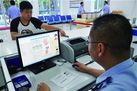 青岛今年7月起办理二代身份证已需采集指纹(图)_青岛频道_凤凰网