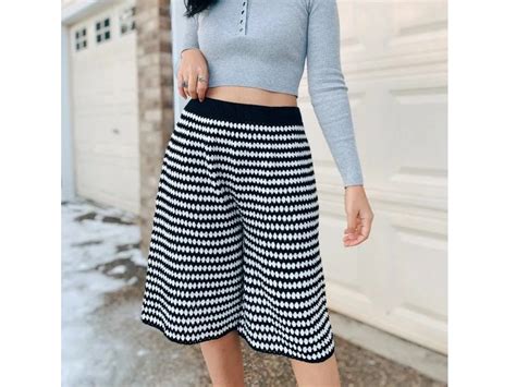 How to crochet stylish pants - free pattern for women - Crafts on display