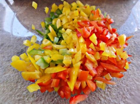 https://www.topsaveurs.com/wp-content/uploads/2023/01/diced-belle-Peppers-500x375.jpg